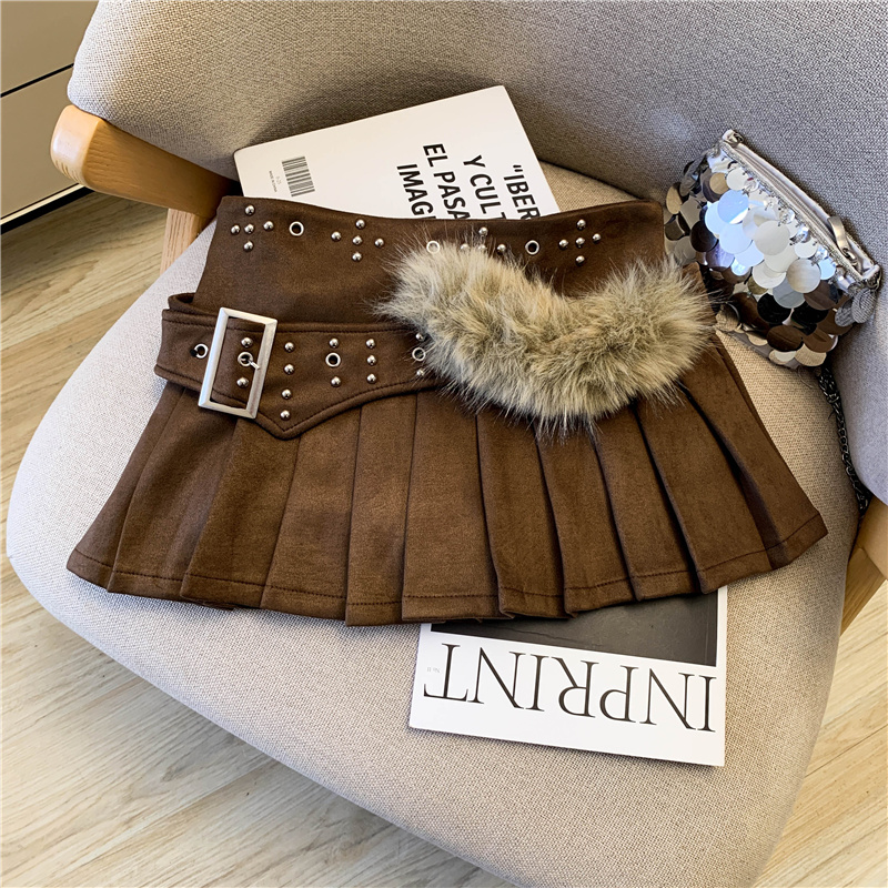 2025 Autumn Vintage Low Waist Pleated Mini Skirt with Faux Fur Belt