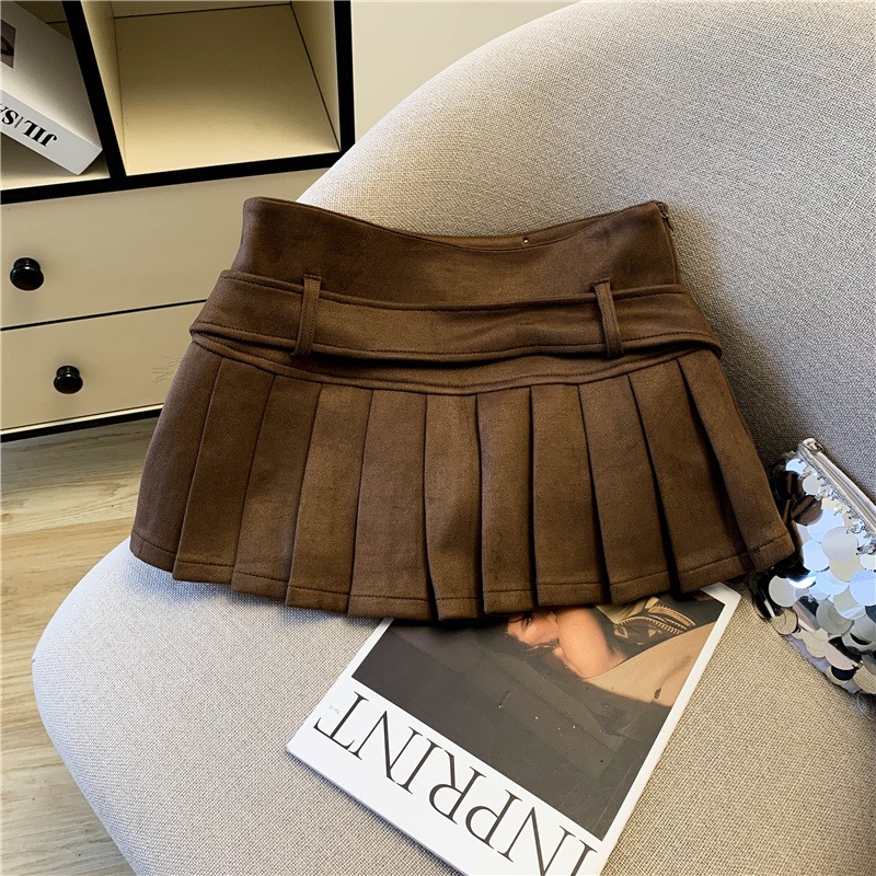 2025 Autumn Vintage Low Waist Pleated Mini Skirt with Faux Fur Belt - Image 5