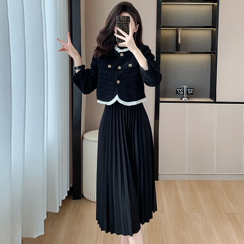 Elegant Two-Piece Women's Set with Long Sleeve Pleated Dress and Jacket - Image 2