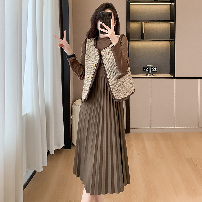 Women's Two-Piece Dress and Vest Set in Little Chanel Style with Pleated Midi Skirt