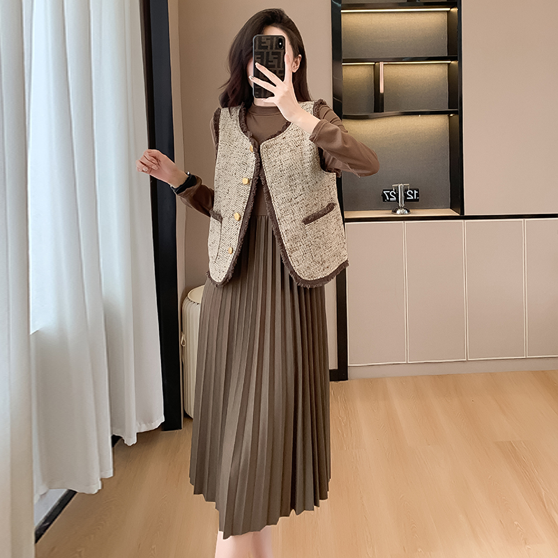 Women's Two-Piece Dress and Vest Set in Little Chanel Style with Pleated Midi Skirt - Image 3